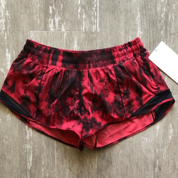 lululemon athletica Pants - Lululemon Hotty Hot Short II 2.5" *Game Day